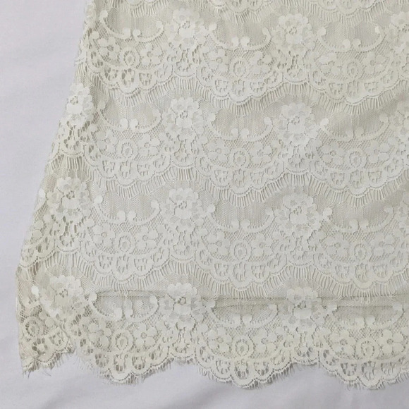 Banana Republic Lace Shell Tank, Color Creme Size M - Picture 6 of 11